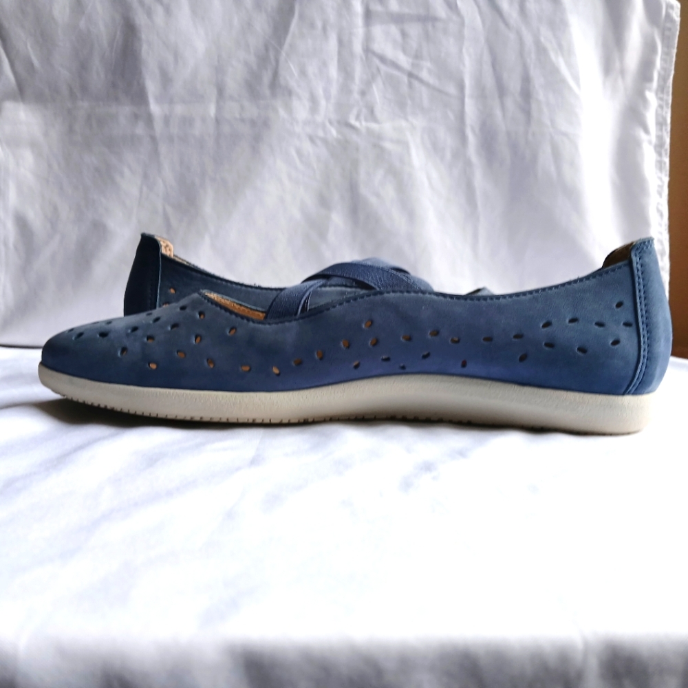 Mephisto Perforated Mary Jane Shoes 8M - Picture 3 of 5